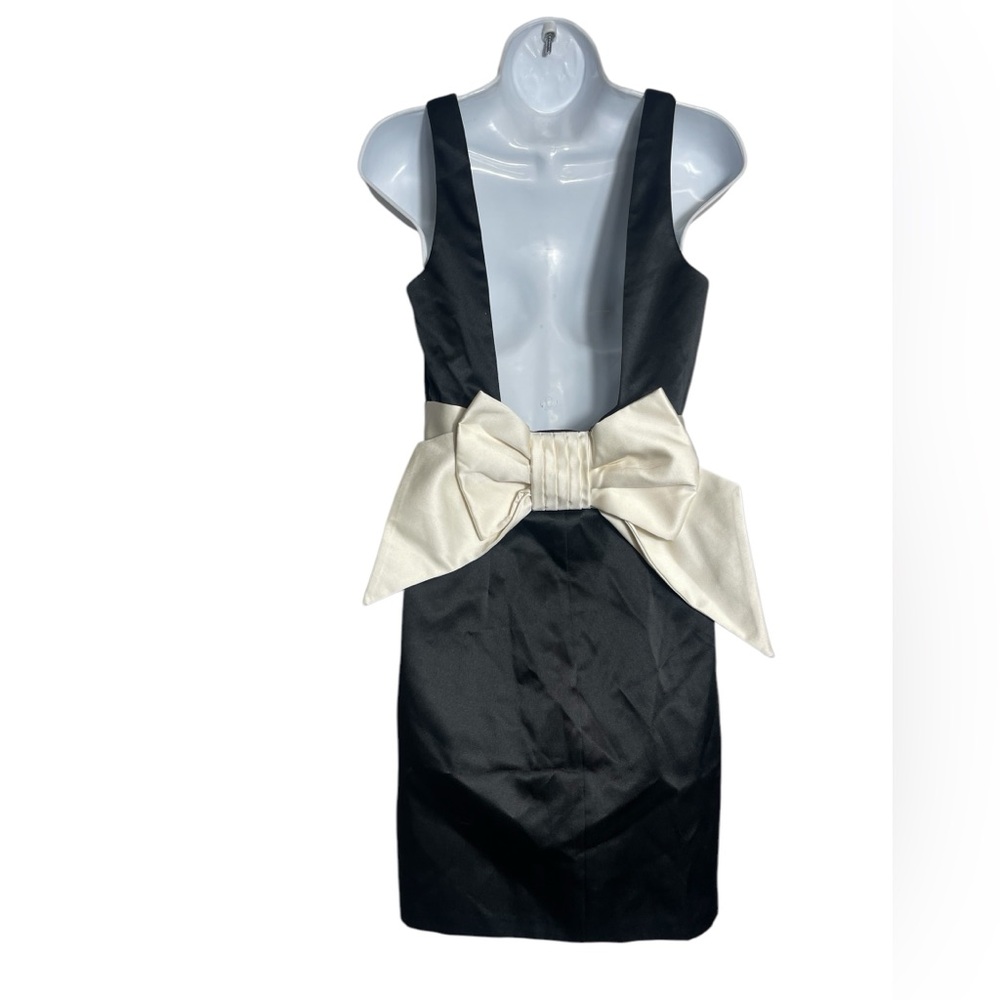 ABS by Allen Schwartz size 8 black & ivory cocktail dress with large back bow 🖤